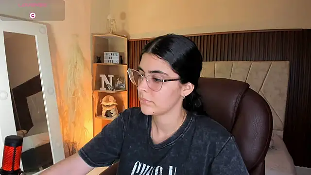  Niah  online show from December 22, 8:06 pm