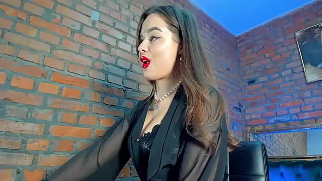 Snapshot of MistressMilana chatting on December 13, 9:20 pm MistressMilana online show from December 13, 9:20 pm