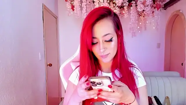 Snapshot of Mia-Bloom chatting on November 5, 1:05 am Mia-Bloom online show from November 5, 1:05 am