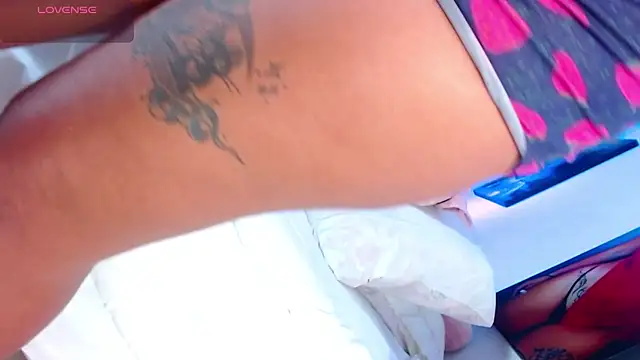 gatuwildhott online show from February 5, 12:04 am