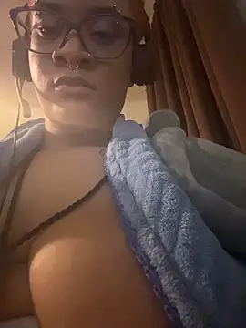 nickytheehawtie online show from March 19, 2:15 am