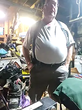 Snapshot of mrwizard4570 chatting on December 18, 11:00 pm mrwizard4570 online show from December 18, 11:00 pm