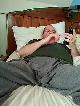 Snapshot of mrwizard4570 chatting on February 11, 3:17 pm mrwizard4570 online show from February 11, 3:17 pm