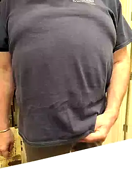 Snapshot of mrwizard4570 chatting on March 4, 7:58 am mrwizard4570 online show from March 4, 7:58 am