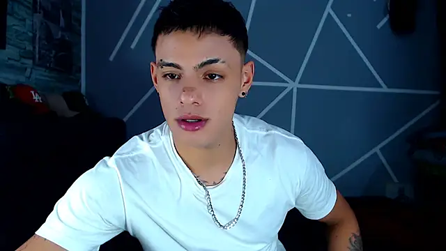 danilohot 19 online show from March 15, 1:19 am