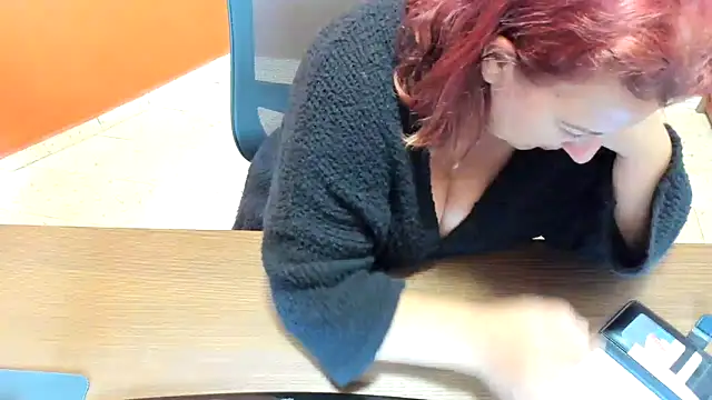 NikkiHolland online show from May 9, 8:41 am