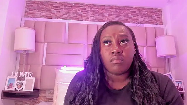 ShaniaBrownn online show from February 27, 7:36 pm