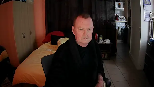 Snapshot of passifsoumis1963 chatting on November 11, 8:14 am passifsoumis1963 online show from November 11, 8:14 am