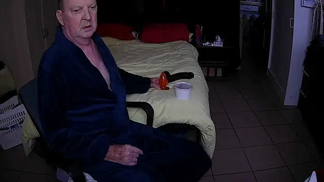 Snapshot of passifsoumis1963 chatting on November 15, 7:49 am passifsoumis1963 online show from November 15, 7:49 am