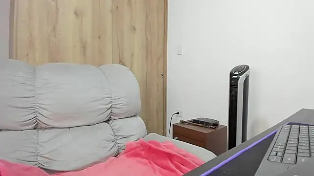 xspecialoomx online show from March 20, 12:54 pm