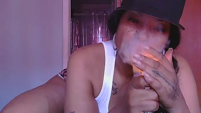 Snapshot of MSweetLindaParks chatting on October 19, 3:34 pm MSweetLindaParks online show from October 19, 3:34 pm