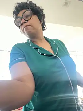 MSweetLindaParks online show from March 28, 2:05 pm