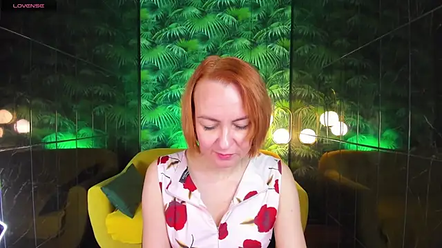 Snapshot of NikaGentle chatting on December 4, 6:22 am NikaGentle online show from December 4, 6:22 am
