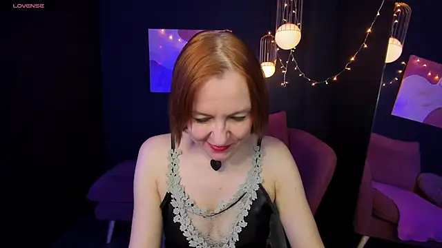 Snapshot of NikaGentle chatting on February 9, 8:33 am NikaGentle online show from February 9, 8:33 am