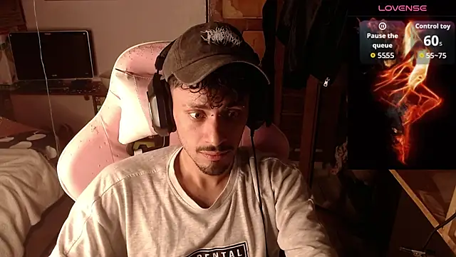 Snapshot of Apolo_S chatting on February 5, 1:54 am Apolo S online show from February 5, 1:54 am