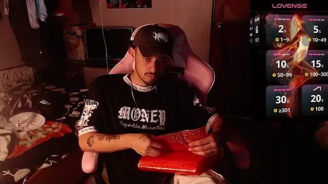 Snapshot of Apolo_S chatting on February 6, 3:11 am Apolo S online show from February 6, 3:11 am