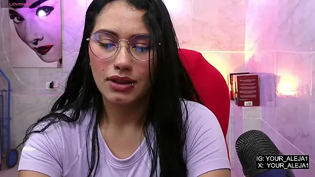 LauraRuiz1 online show from May 15, 11:01 pm