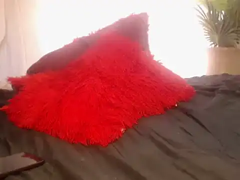 Snapshot of Misswhiteee chatting on February 8, 7:37 am Misswhiteee online show from February 8, 7:37 am