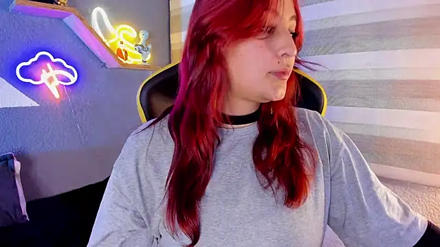 Snapshot of AnaPola chatting on February 7, 8:44 am AnaPola online show from February 7, 8:44 am