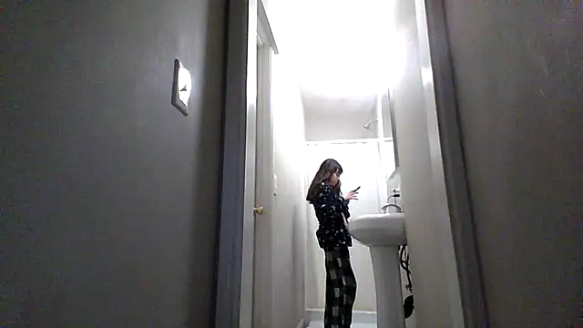 Snapshot of petitedoll29 chatting on November 18, 8:24 pm petitedoll29 online show from November 18, 8:24 pm