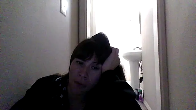 Snapshot of petitedoll29 chatting on December 5, 1:14 am petitedoll29 online show from December 5, 1:14 am