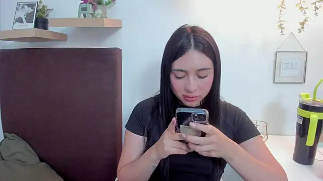 Snapshot of isabella_jade chatting on January 30, 10:41 pm isabella jade online show from January 30, 10:41 pm