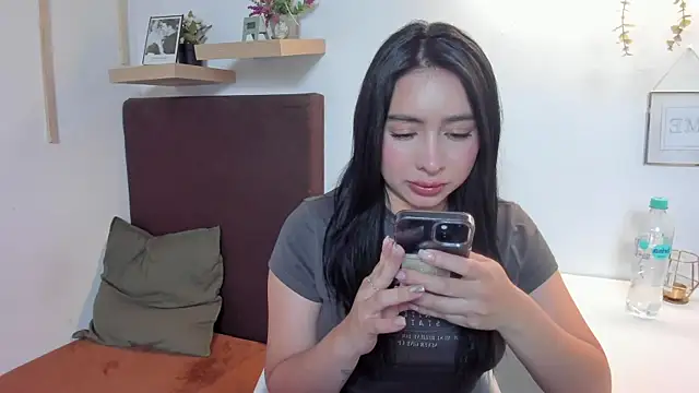 Snapshot of isabella_jade chatting on February 4, 4:18 pm isabella jade online show from February 4, 4:18 pm