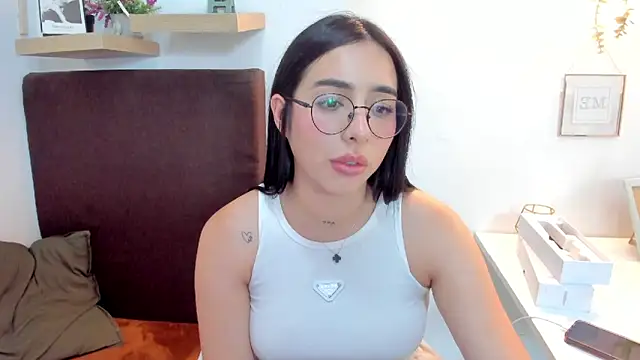 Snapshot of isabella_jade chatting on February 15, 10:21 pm isabella jade online show from February 15, 10:21 pm