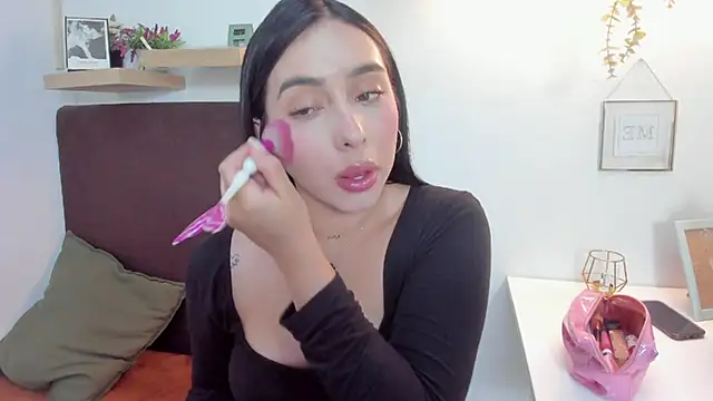 Snapshot of isabella_jade chatting on February 17, 7:10 pm isabella jade online show from February 17, 7:10 pm