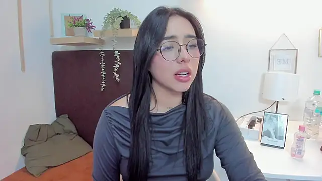 Snapshot of isabella_jade chatting on February 24, 9:41 pm isabella jade online show from February 24, 9:41 pm