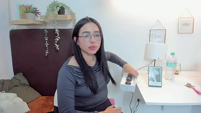 Snapshot of isabella_jade chatting on February 25, 6:53 pm isabella jade online show from February 25, 6:53 pm