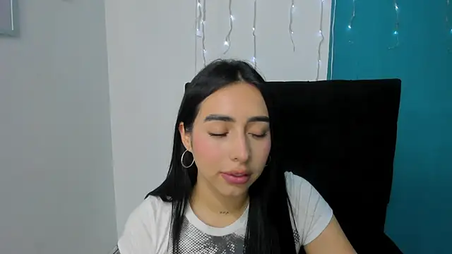 Snapshot of isabella_jade chatting on March 8, 10:02 pm isabella jade online show from March 8, 10:02 pm