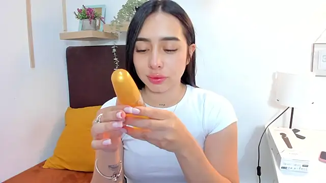 Snapshot of isabella_jade chatting on March 15, 1:07 pm isabella jade online show from March 15, 1:07 pm