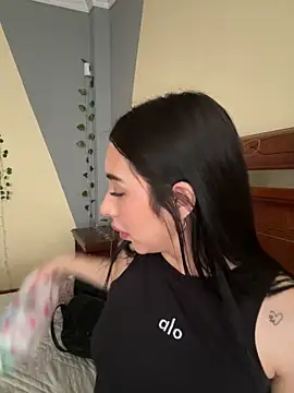 Snapshot of isabella_jade chatting on October 21, 1:12 pm isabella jade online show from October 21, 1:12 pm