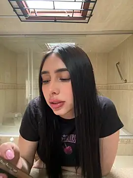 Snapshot of isabella_jade chatting on October 22, 1:22 pm isabella jade online show from October 22, 1:22 pm