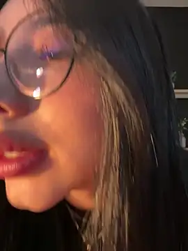 Snapshot of isabella_jade chatting on November 3, 1:12 pm isabella jade online show from November 3, 1:12 pm