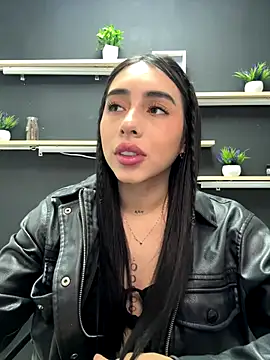 Snapshot of isabella_jade chatting on November 27, 10:01 pm isabella jade online show from November 27, 10:01 pm