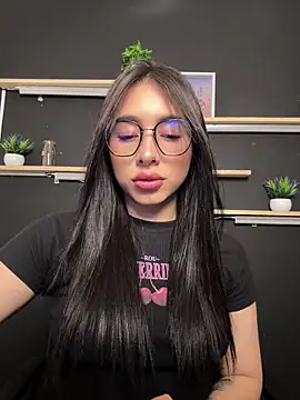 Snapshot of isabella_jade chatting on December 4, 10:40 pm isabella jade online show from December 4, 10:40 pm