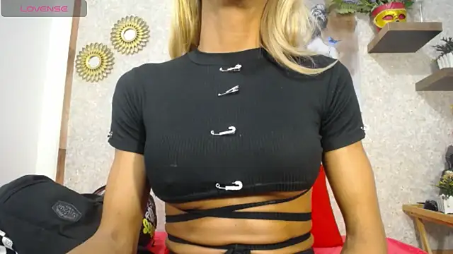 Snapshot of SexyLindaBig chatting on October 2, 3:08 pm SexyLindaBig online show from October 2, 3:08 pm