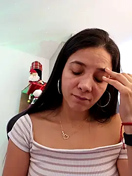 Snapshot of miaeyes chatting on December 16, 3:00 pm miaeyes online show from December 16, 3:00 pm