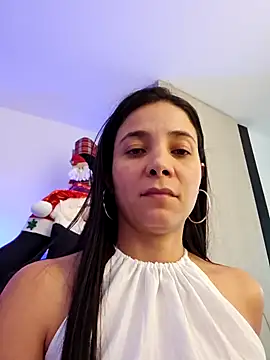 Snapshot of miaeyes chatting on December 21, 1:32 pm miaeyes online show from December 21, 1:32 pm