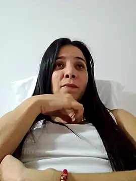 Snapshot of miaeyes chatting on January 6, 12:59 am miaeyes online show from January 6, 12:59 am