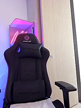 Snapshot of miaeyes chatting on January 15, 4:43 pm miaeyes online show from January 15, 4:43 pm