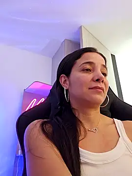 Snapshot of miaeyes chatting on January 18, 1:51 pm miaeyes online show from January 18, 1:51 pm