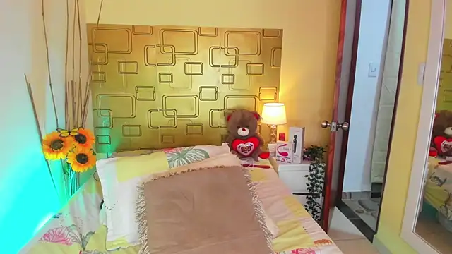 Snapshot of Julia_Haye chatting on February 5, 11:02 am Julia Haye online show from February 5, 11:02 am