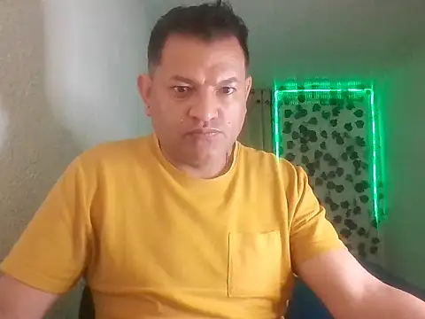 Snapshot of SexDiffrent chatting on June 10, 5:34 pm SexDiffrent online show from June 10, 5:34 pm