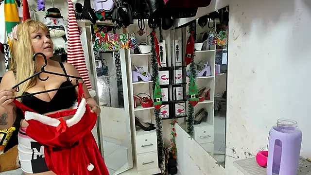 Snapshot of allsson_queen chatting on November 13, 12:42 am allsson queen online show from November 13, 12:42 am