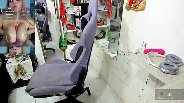 Snapshot of allsson_queen chatting on December 17, 10:27 pm allsson queen online show from December 17, 10:27 pm