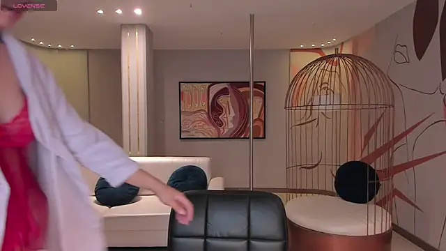 Snapshot of LilaWest chatting on January 25, 8:21 pm LilaWest online show from January 25, 8:21 pm