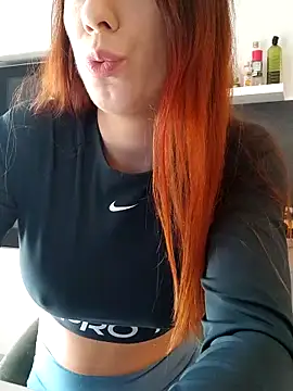 Snapshot of clara-francaise chatting on June 10, 1:43 pm clara-francaise online show from June 10, 1:43 pm